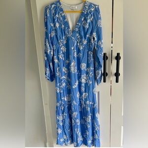 Gilli Oasis Blue and White Floral V-Neck Maxi Dress medium